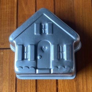 Vintage Wilton house cake pan